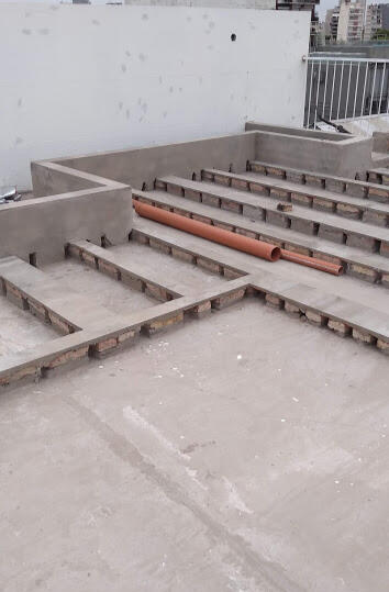 Armado de vigas de deck con drenaje para techo verde (Palermo 2019)