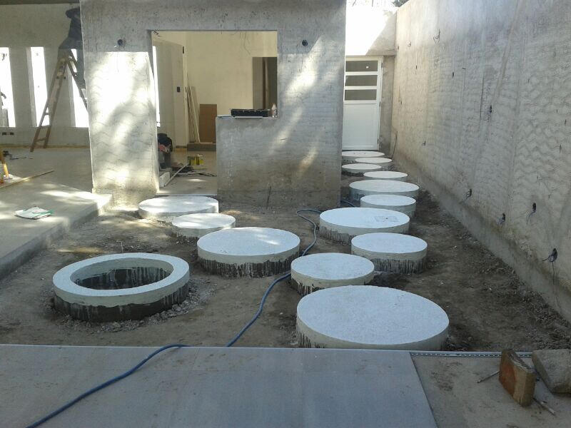 Jardin El Naranjero. En obra armando pastillas. (Los Perales, 2019)